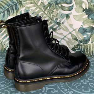 1460 Smooth Leather Lace Up Dr Martens
